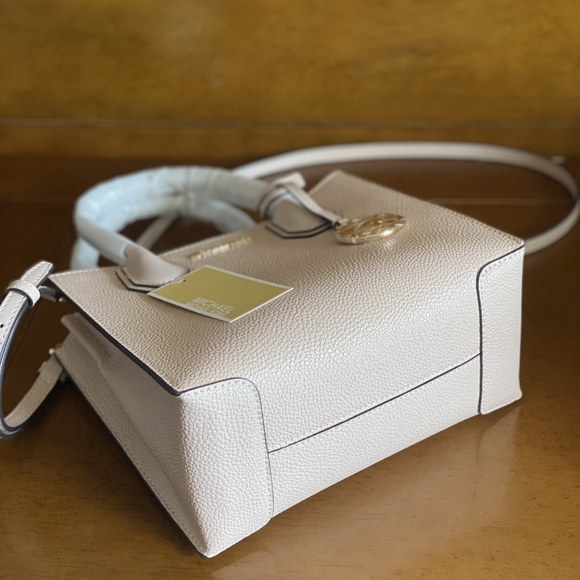 Michael Kors new Mercer cross-body ba - Picture 9 of 9